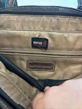 Gun toting momma brown leather purse. Amazing condition